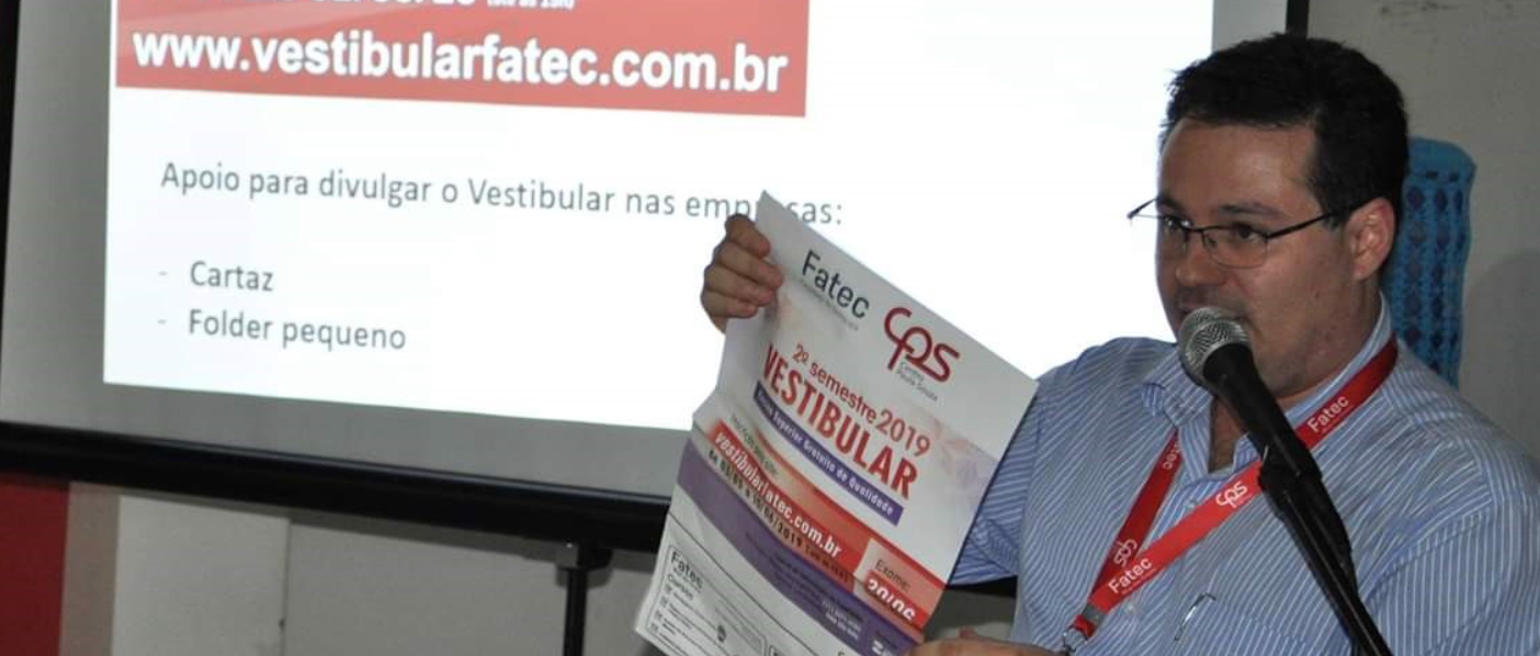 Imagem mostrando o diretor Prof. Dr. Bruno Marques Panccioni