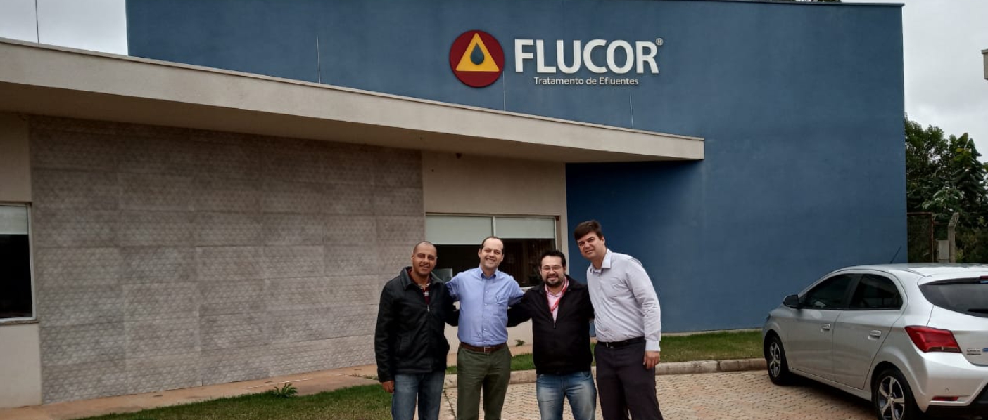 Imagem mostrando prof Bruno, Maick e donos da empresa Flucor.